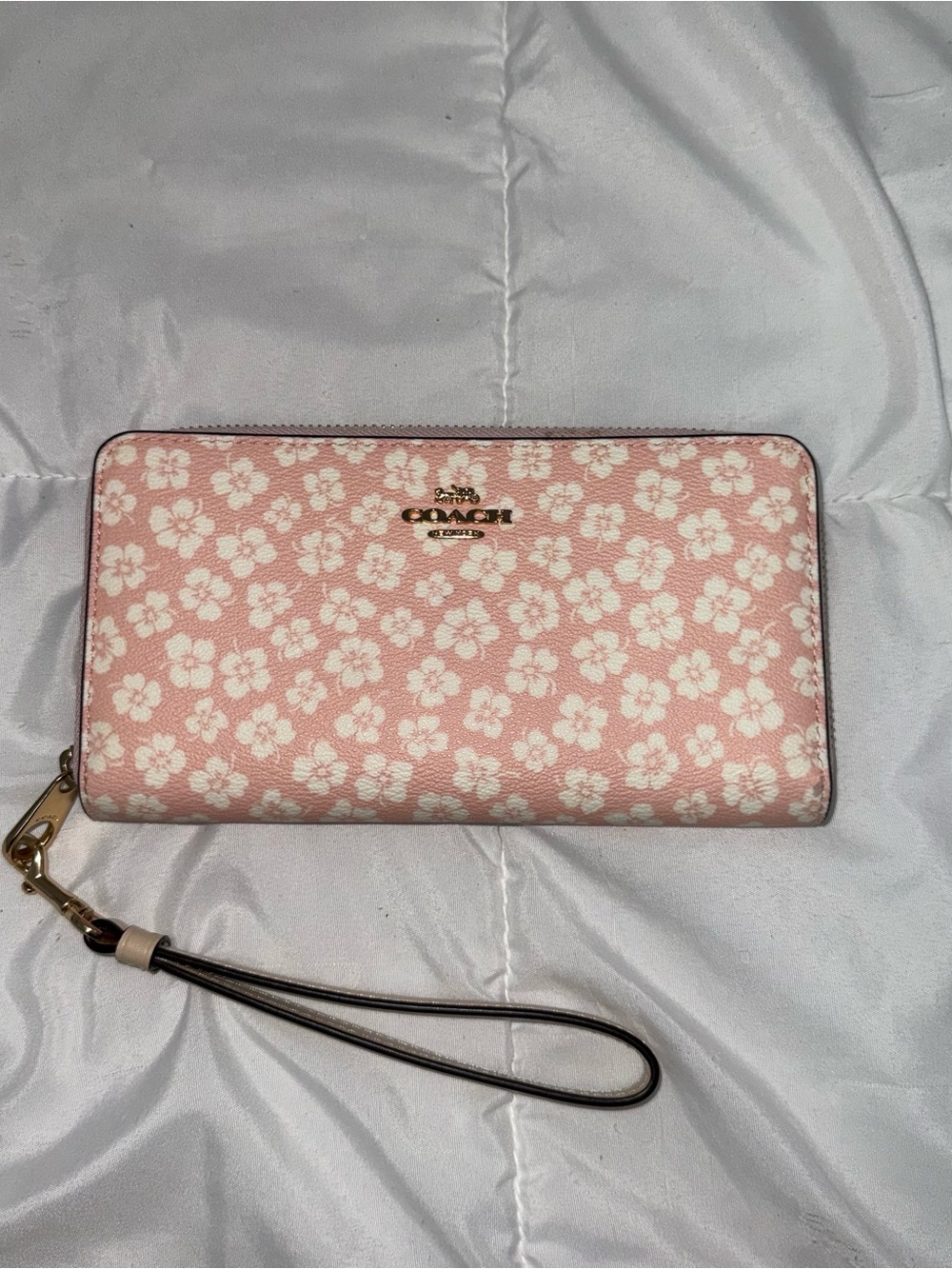 Coach New York Hibiscus Print Long Zip Around Wallet (Pink/White)